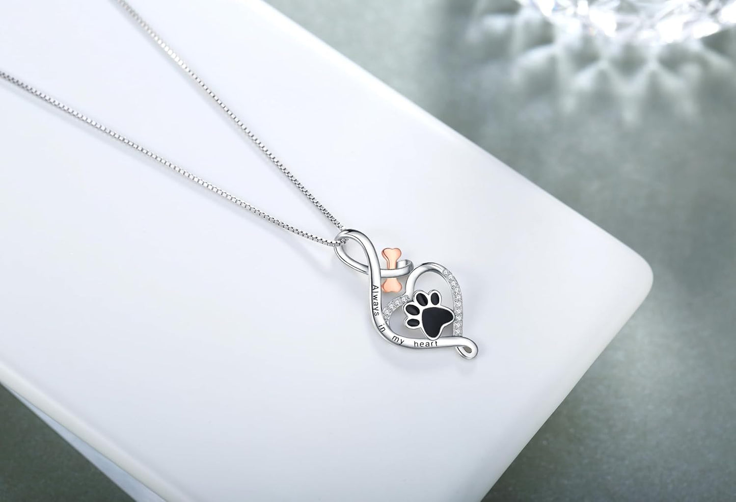 Collar Lucky Paw con corazón, hueso y símbolo de infinito