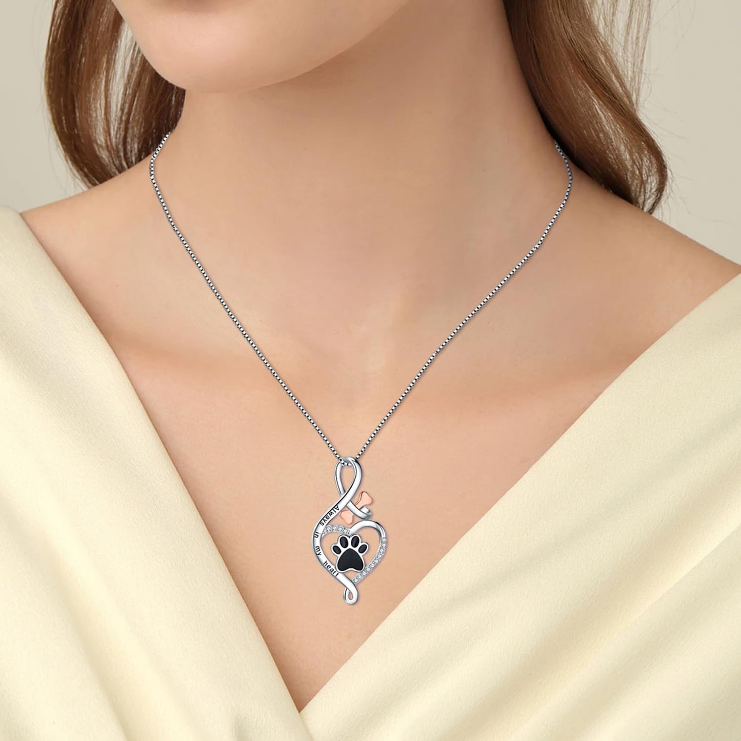 Collar Lucky Paw con corazón, hueso y símbolo de infinito