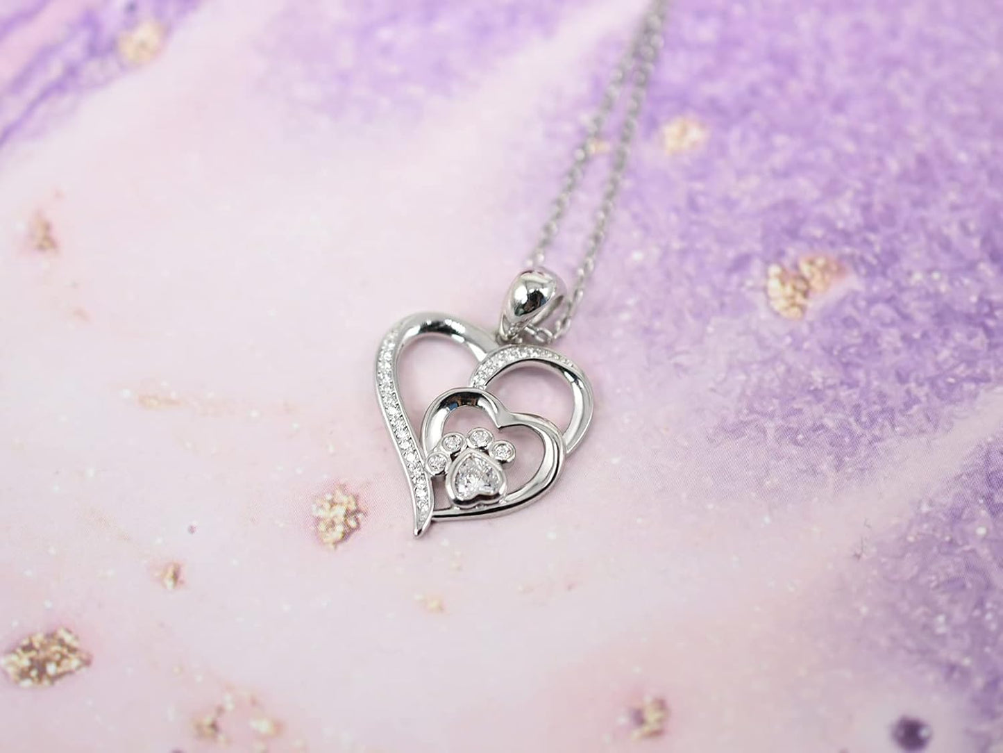 Collar de plata de ley con forma de pata y corazón y circonitas cúbicas