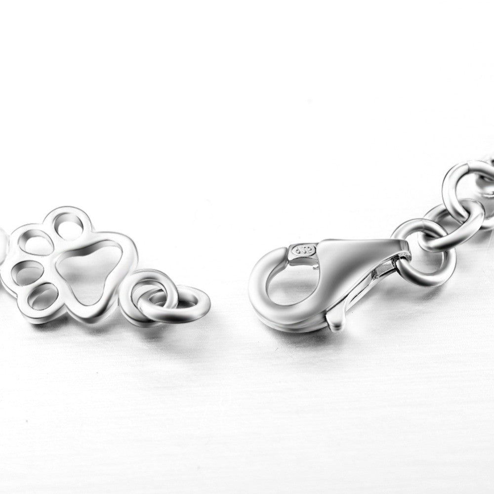 Pulsera de plata con dije de pata de perro y hueso