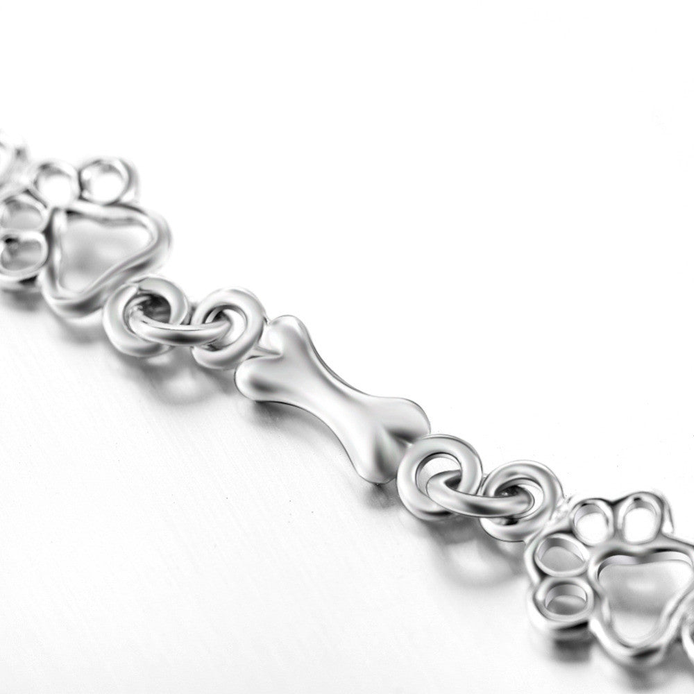 Pulsera de plata con dije de pata de perro y hueso