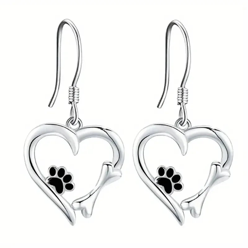 Pendientes colgantes de plata con diseño de corazón y pata.