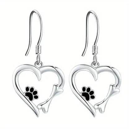 Pendientes colgantes de plata con diseño de corazón y pata.
