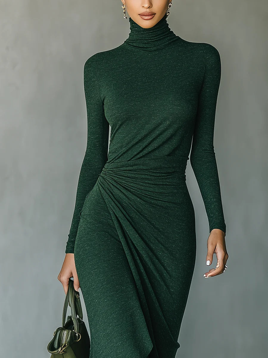 LENORA | Vestido midi envolvente asimétrico con pliegues y cuello alto verde oscuro