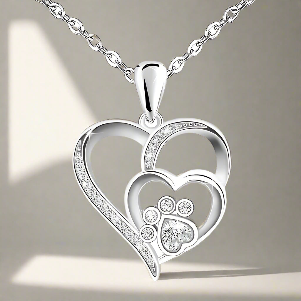 Collar de plata de ley con forma de pata y corazón y circonitas cúbicas